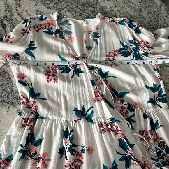 Lucky brand, Los Angeles Size L floral, 3/4 sleeve, one snap tie string at waist - Picture 6 of 11
